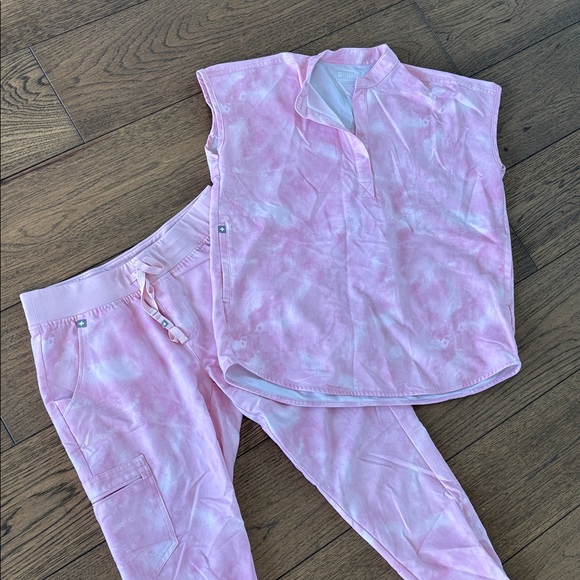 FIGS limited edition breast cancer awareness - Picture 2 of 7